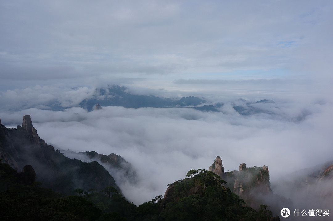 云中漫步三清山，峰林奇观花岗岩