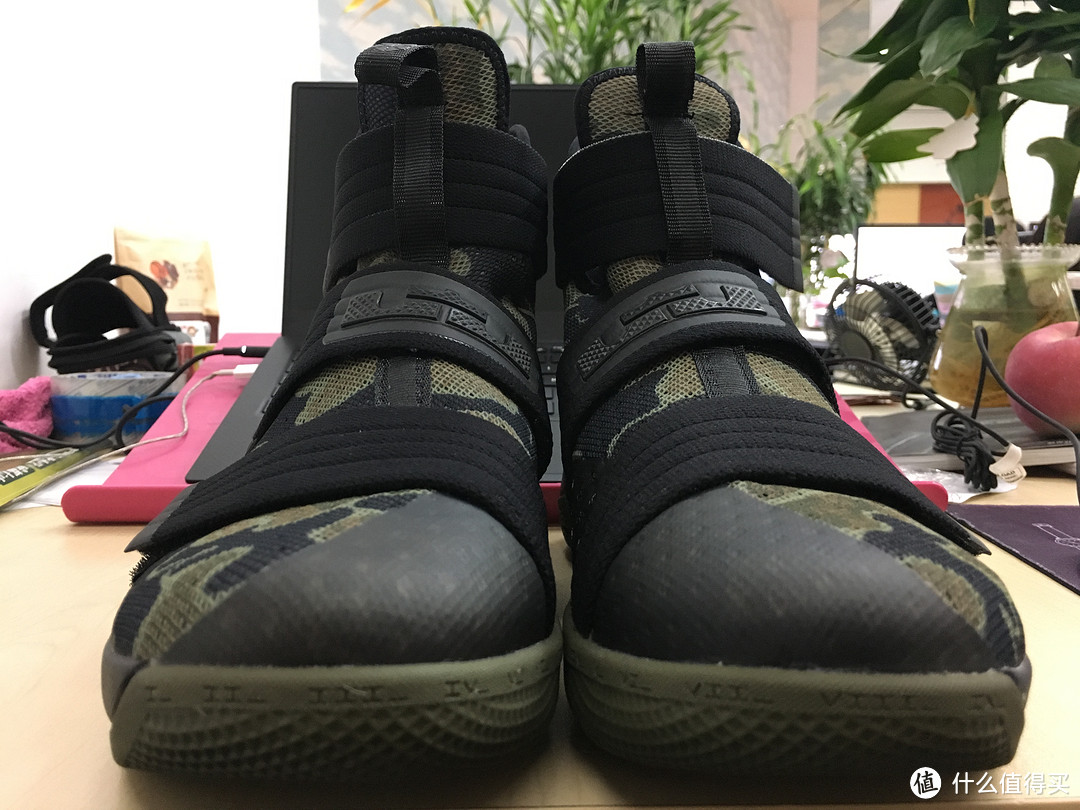 NIKE LEBRON LBJ 战士10 詹姆斯迷彩篮球鞋 开箱（附真人兽）