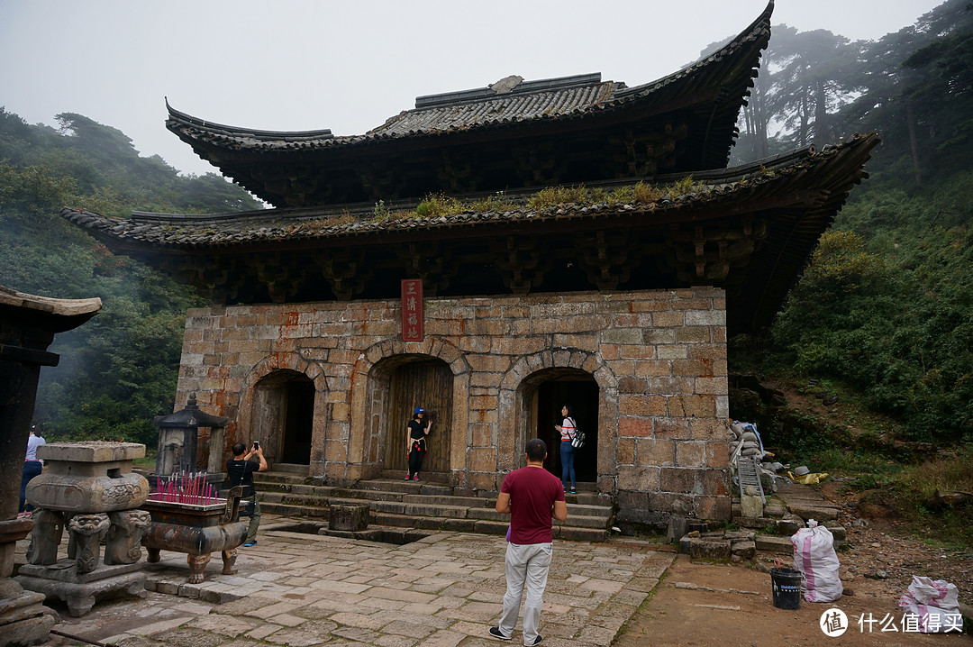 云中漫步三清山，峰林奇观花岗岩