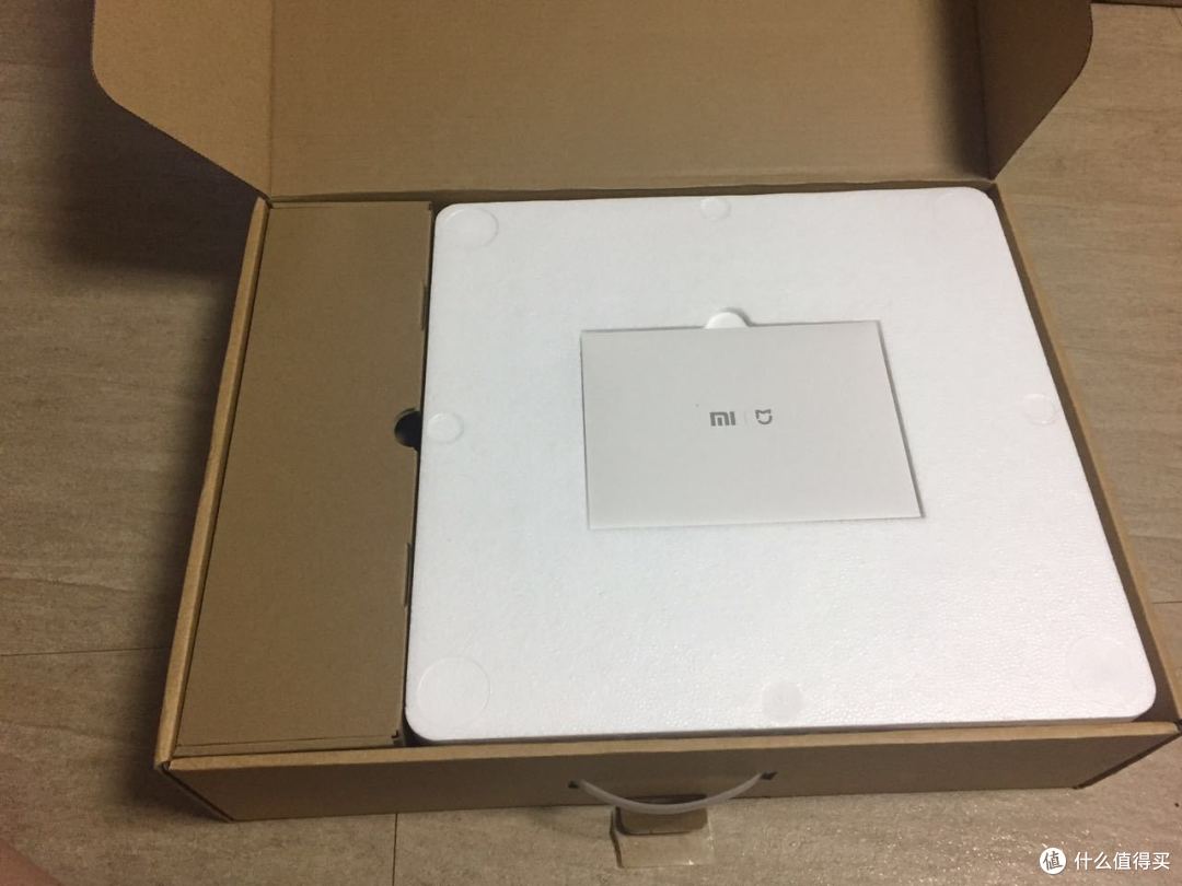 拆开盒子露出上层,是说明书