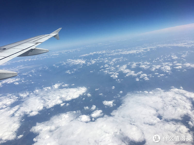 上到高空飞了一点，天色渐美