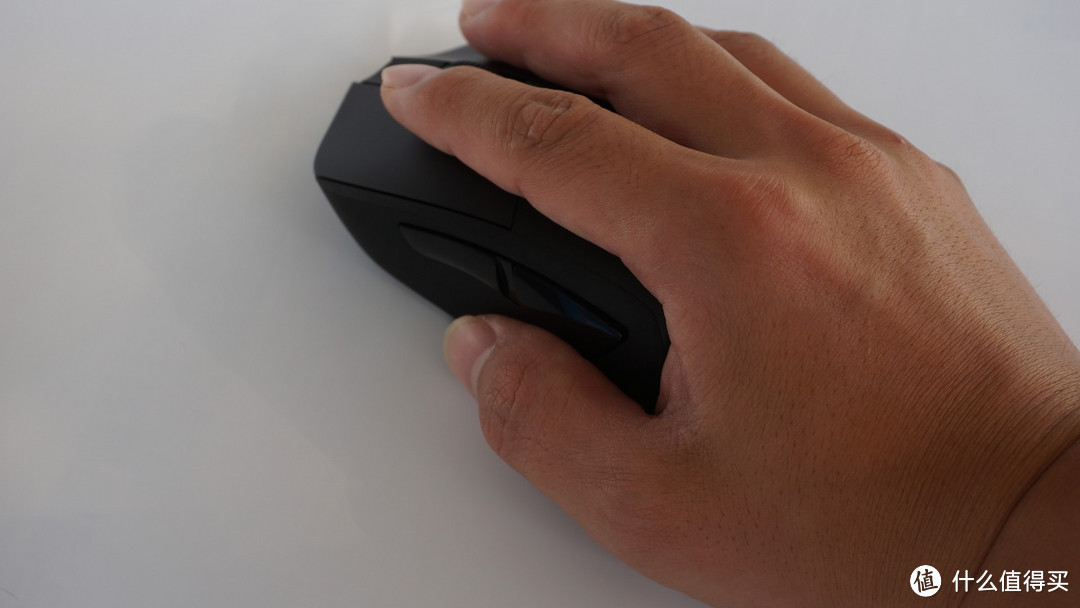 罗技G403无线游戏鼠标测评：手感极佳