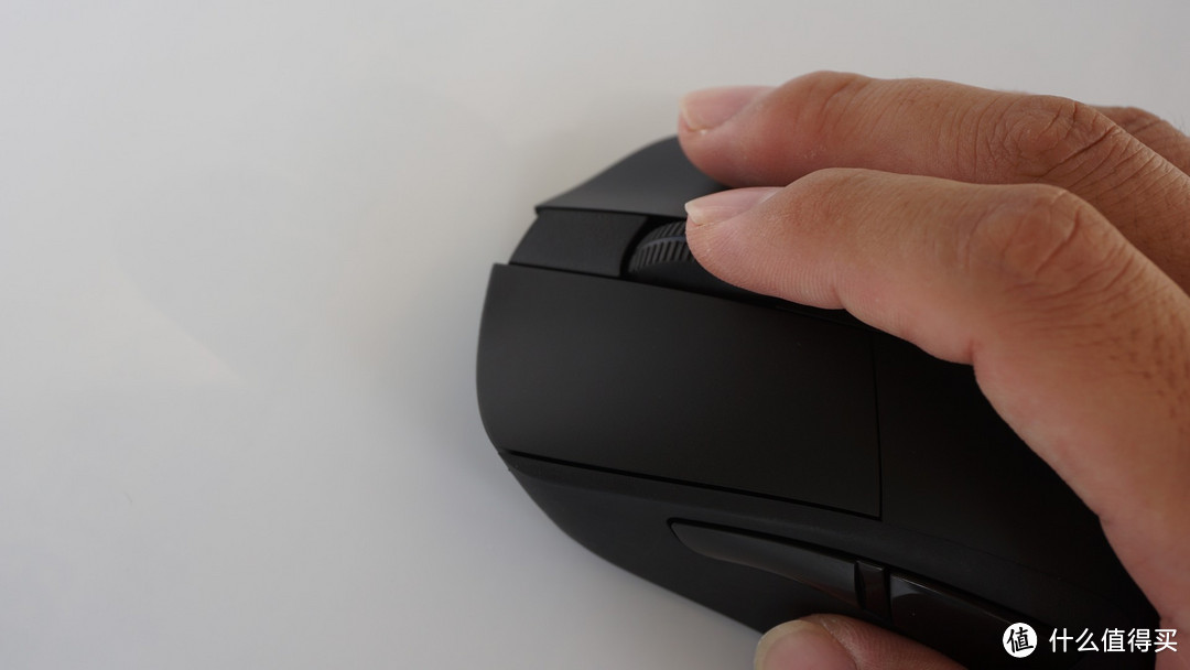 罗技G403无线游戏鼠标测评：手感极佳
