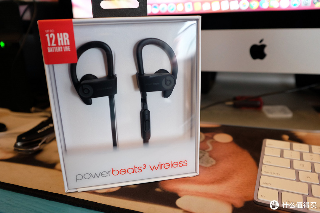 低调黑色 Powerbeats3 Wireless 入耳式耳机 开箱试听