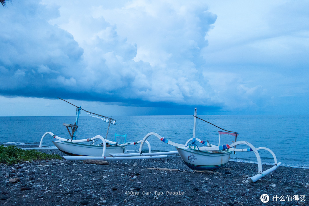 海上的乌云伴随着暴风骤雨