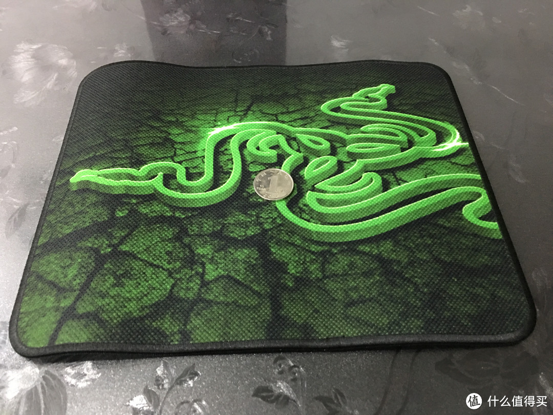 拨草寻蛇——Razer 雷蛇 地狱狂蛇重装甲虫 鼠垫套装开箱