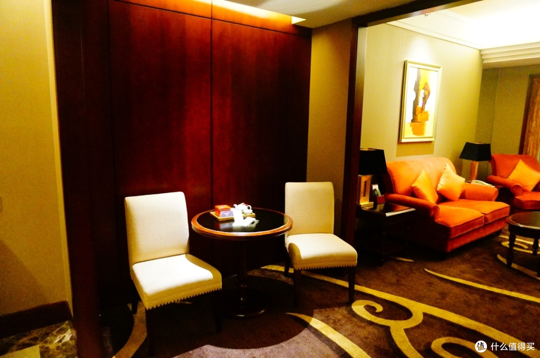 配套的主洗手间,很整洁,光亮,浴缸落地窗喜来登作为入门级五星级酒店