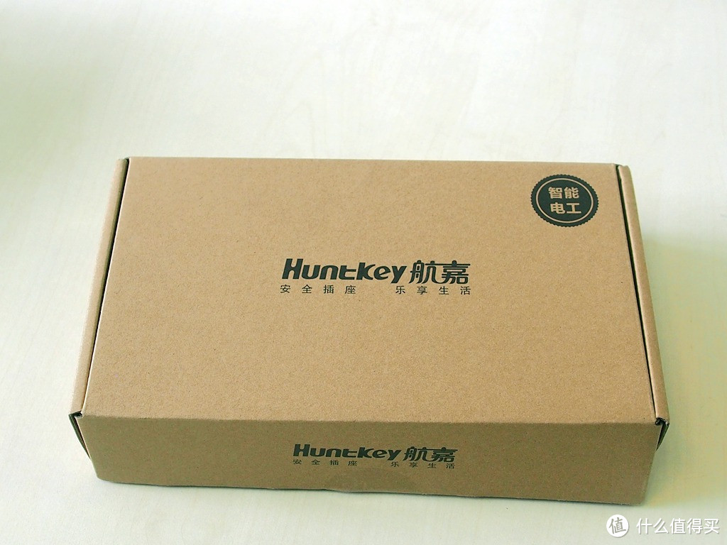 Huntkey 航嘉 大白603 6位排插 开箱 & 初体验