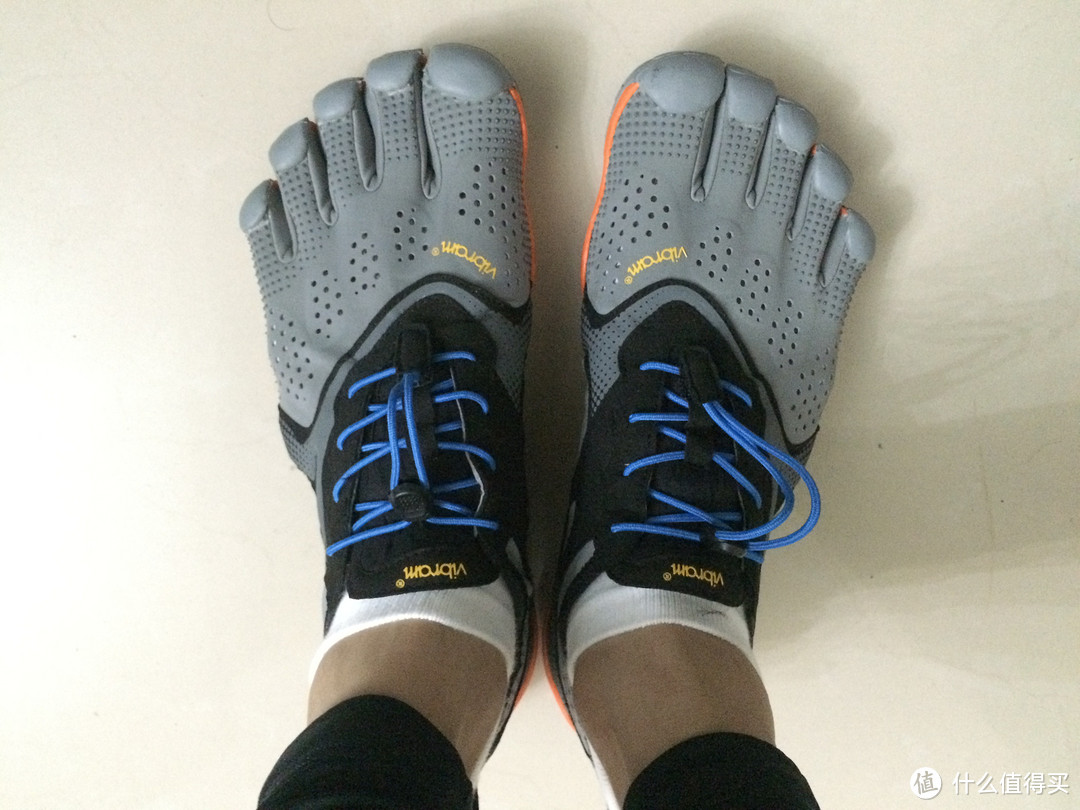一只为恢复原始健康跑步的跑渣入手的第一双Vibram五指鞋