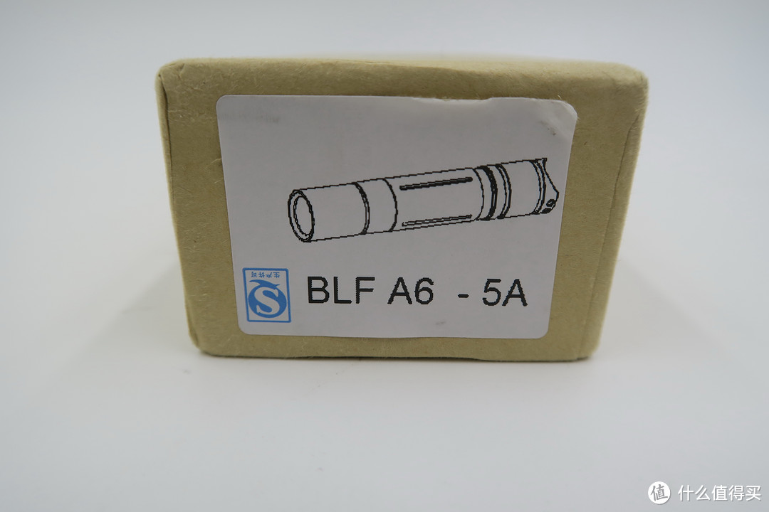 一支特别的小直晒单：BLF A6 定制手电