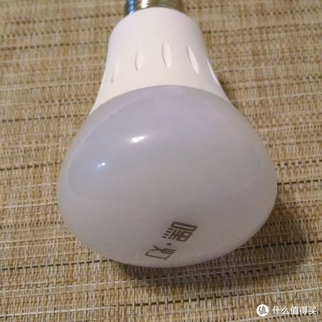 智能小心机~~“嘿！灯！” 声控灯泡的众测体验