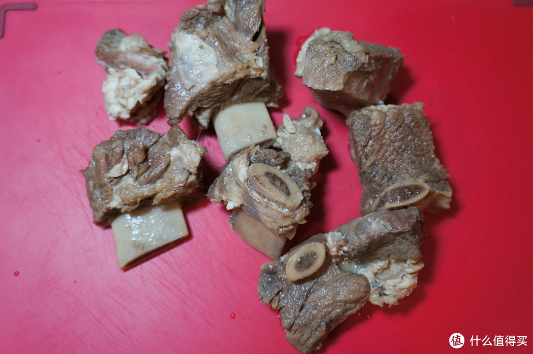 为了一碗貌不惊人但好吃到爆的土豆烧牛肉,吊12小时的牛骨高汤