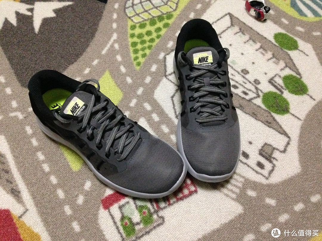 酷炫的反光拒水！Nike 耐克 LUNARSTELOS SHIELD 男子跑步鞋