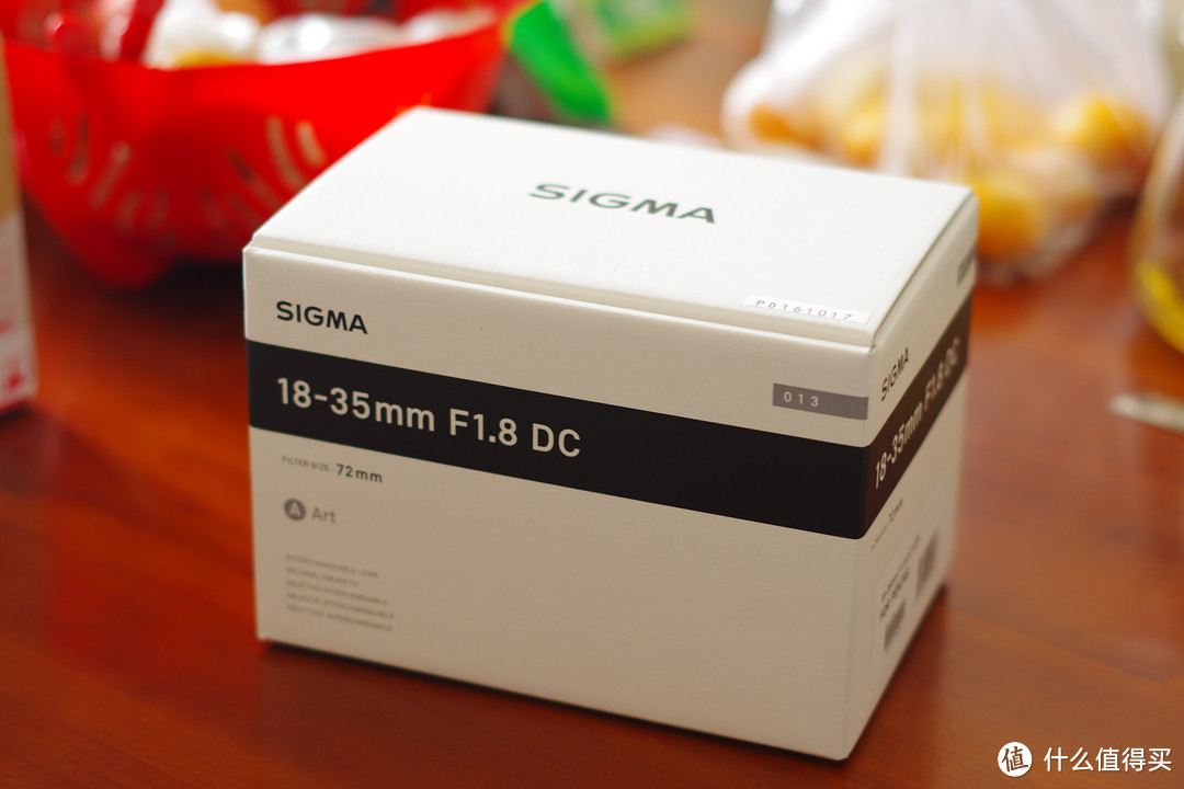 双十一收到的一个快递：Sigma 适马 18-35 1.8 镜头开箱