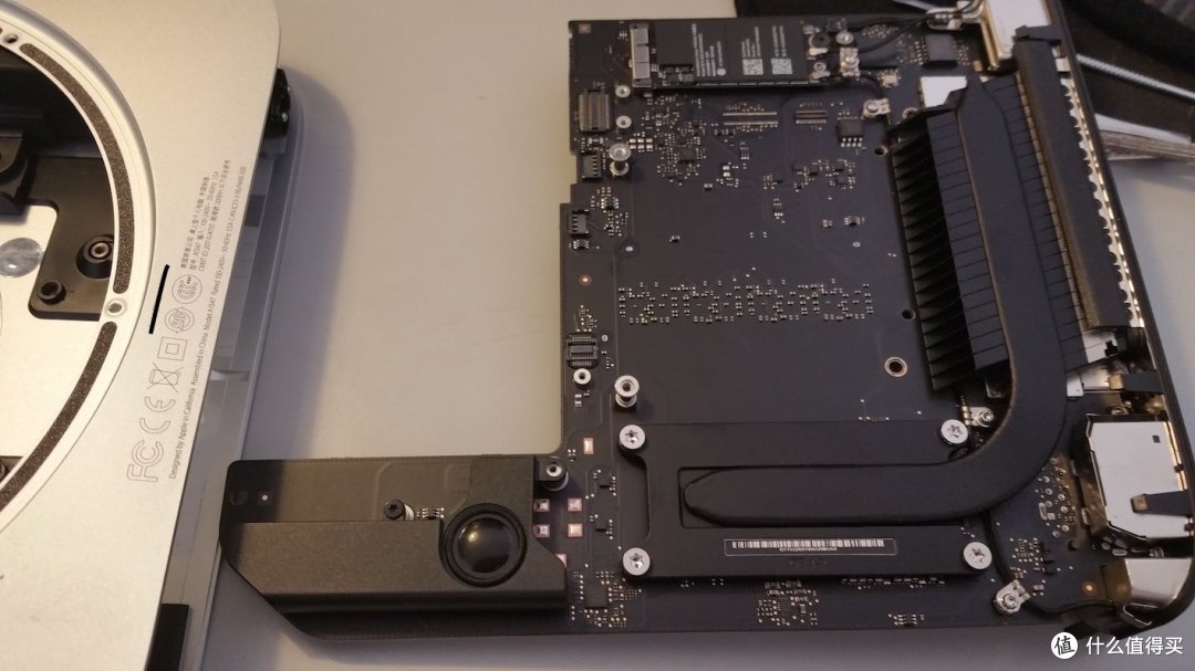 ▲主板完全抽出 ▲主板完全抽出