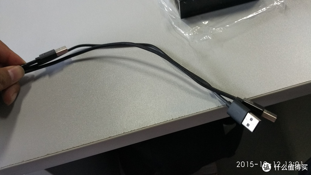 蜈蚣都要变蚯蚓的双十一：AUKEY QC2.0充电器 开箱