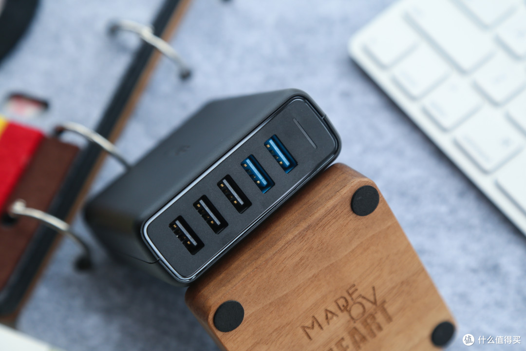 #本站首晒#五个设备,一次满足-Anker QC3.0 63W 多口充电器
