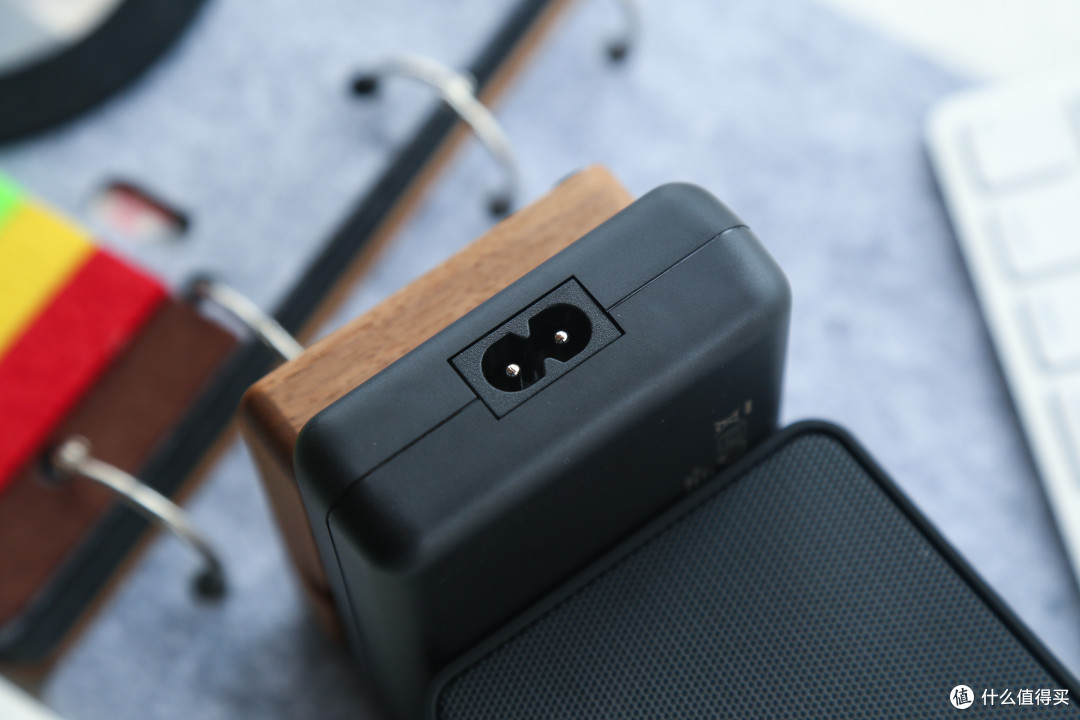 #本站首晒#五个设备,一次满足-Anker QC3.0 63W 多口充电器