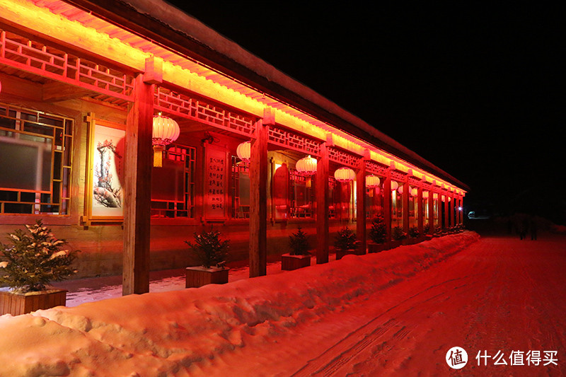 雪乡夜景，实景没那么红的，只是手冻僵了，懒得调