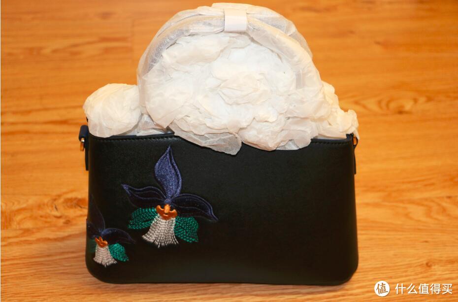 错峰双11“以孝敬之名，剁手个包包”：红谷民族风传统刺绣 牛皮 手提斜跨 女包