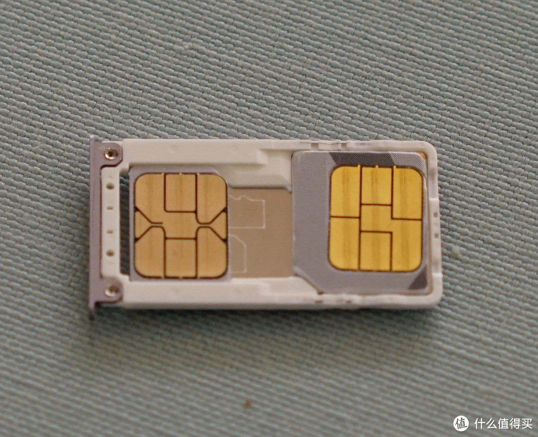 卡1是mini卡,卡2是nano卡