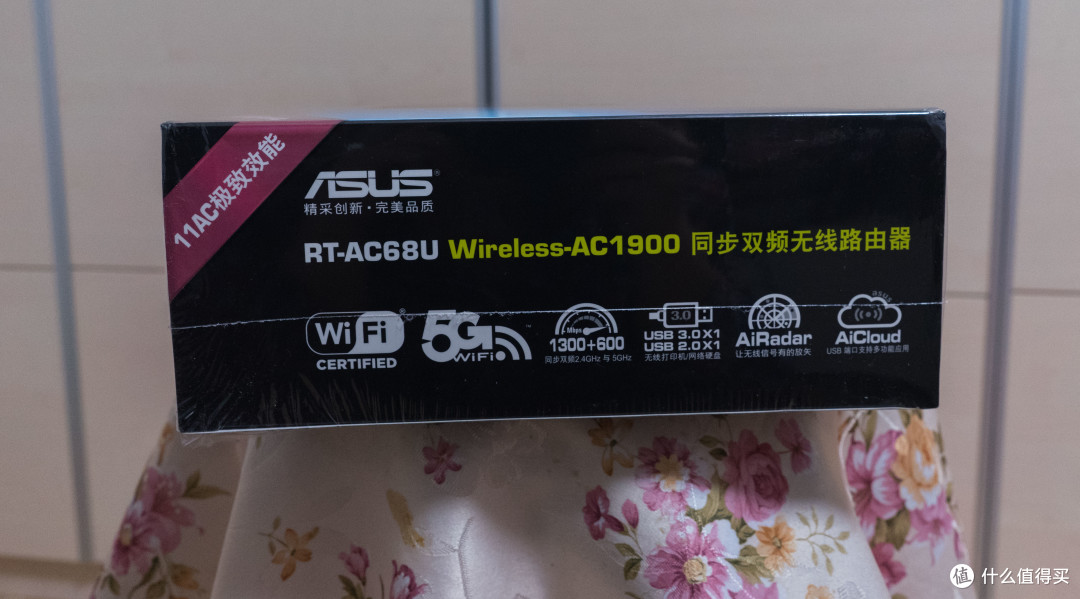 ↑包装盒侧面 ↑包装盒侧面