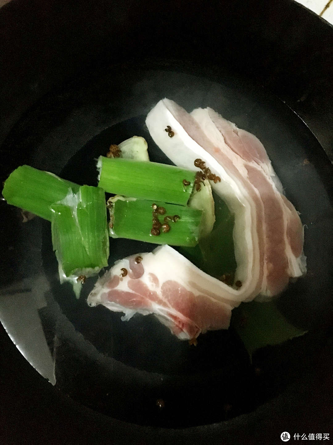 椒盐油饼和蒜泥白肉更配吗？