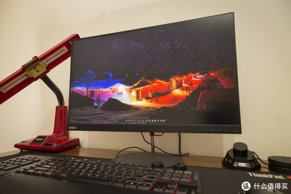 升级2K分辨率如何?lenovo 联想 ThinkVision X24q 显示器 简单体验