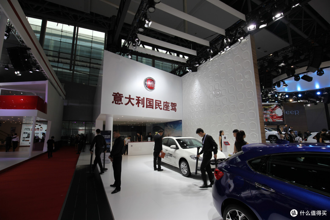 广州车展看热(che)闹(mo):日渐落寞的两厢车与大行其道的SUV