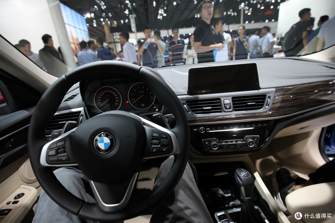 广州车展看热(che)闹(mo):日渐落寞的两厢车与大行其道的SUV