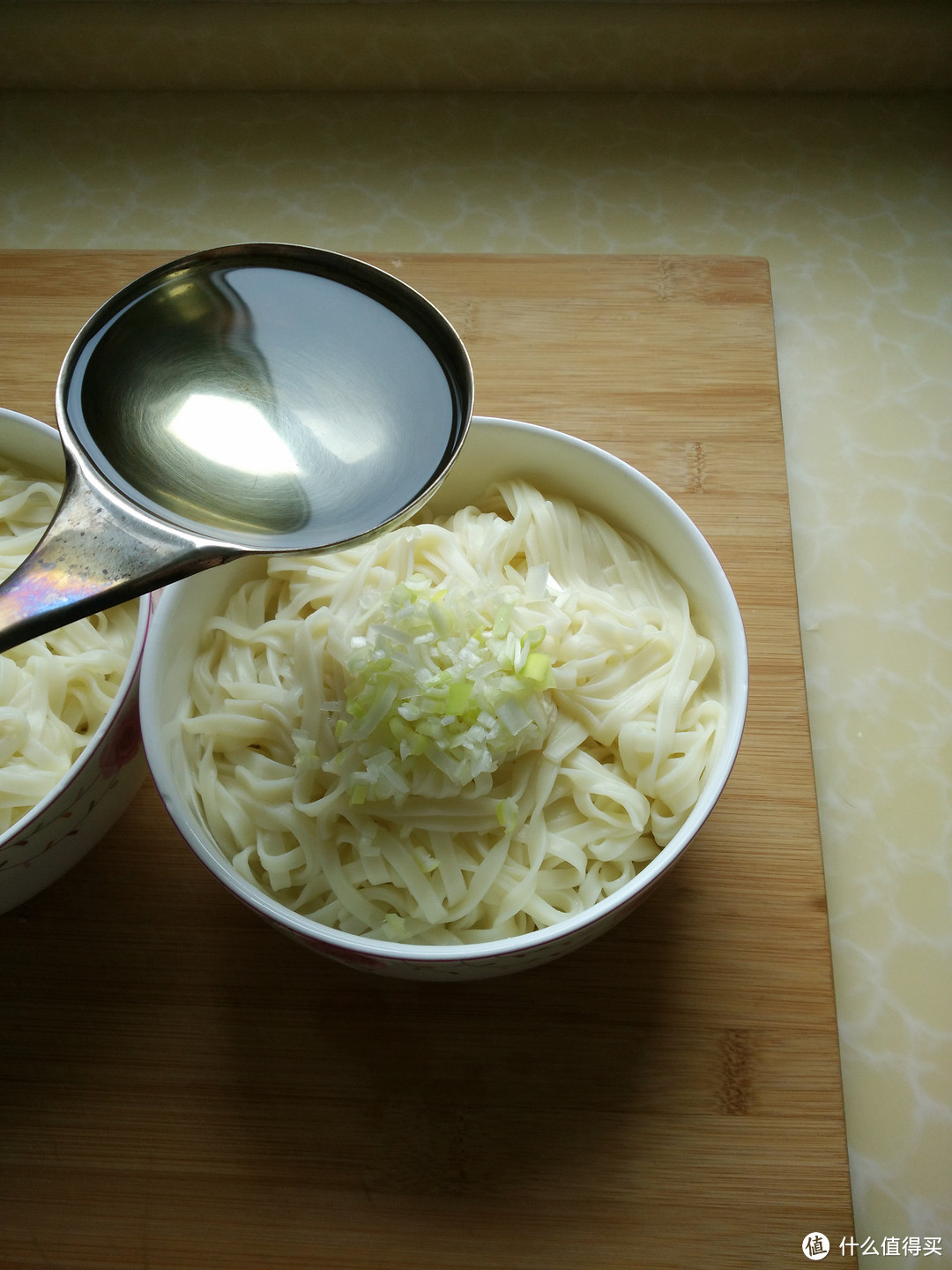 记一顿简单也美味的早餐——葱油面