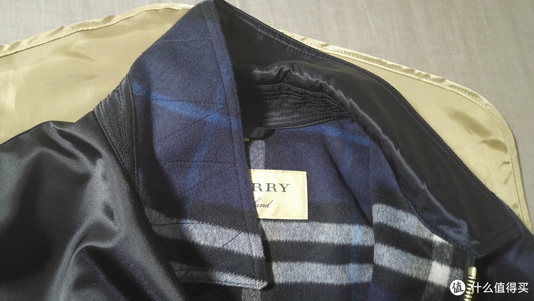 大学毕业生的第一件奢侈品：Burberry 格纹领底缎面 飞行夹克