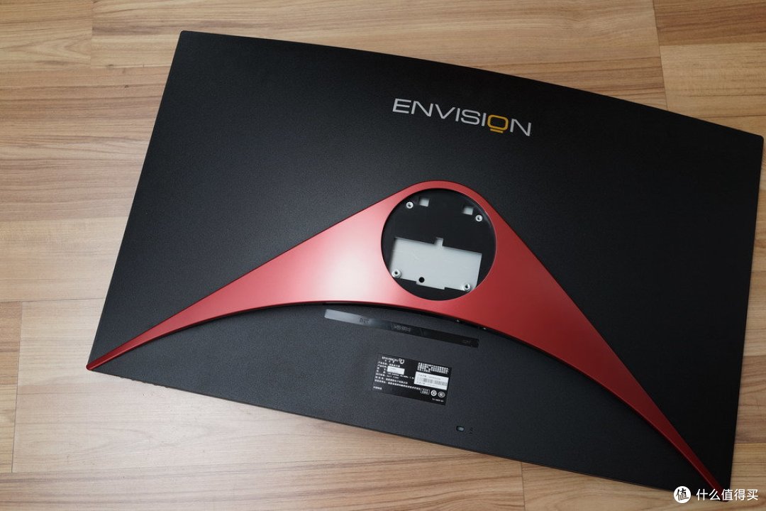 一台奇怪的31.5英寸曲面显示器