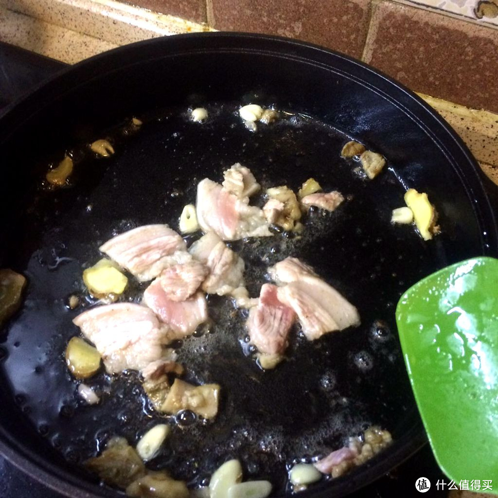 猪肉篇—蒜香干锅肥肠