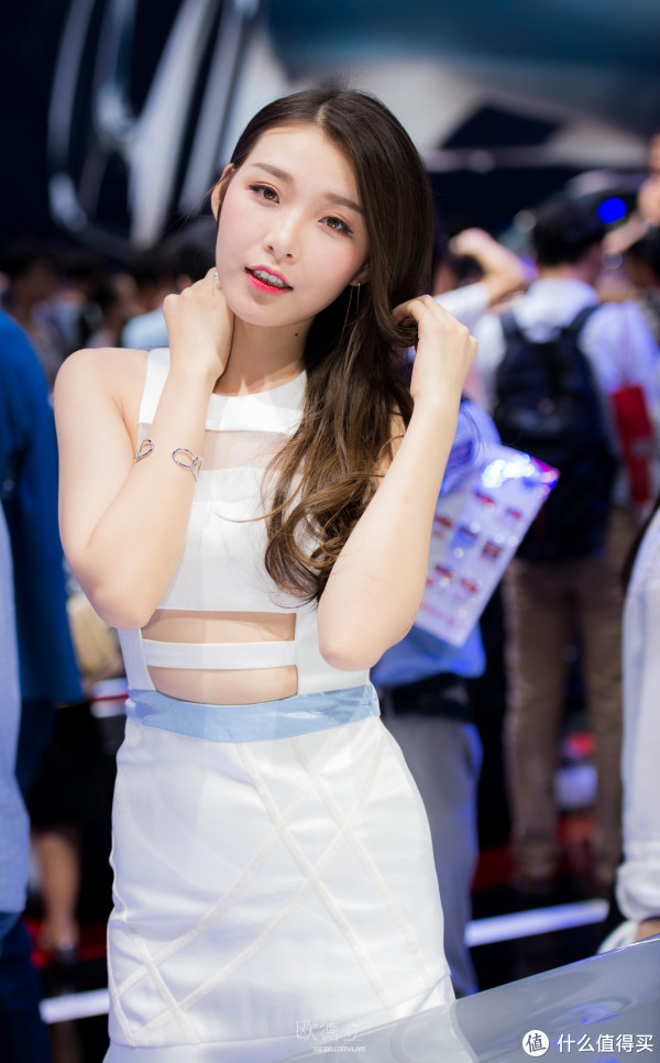 前几年的毛露露看的我脸红心跳的,最近两年都比较收敛了,直到她出现了