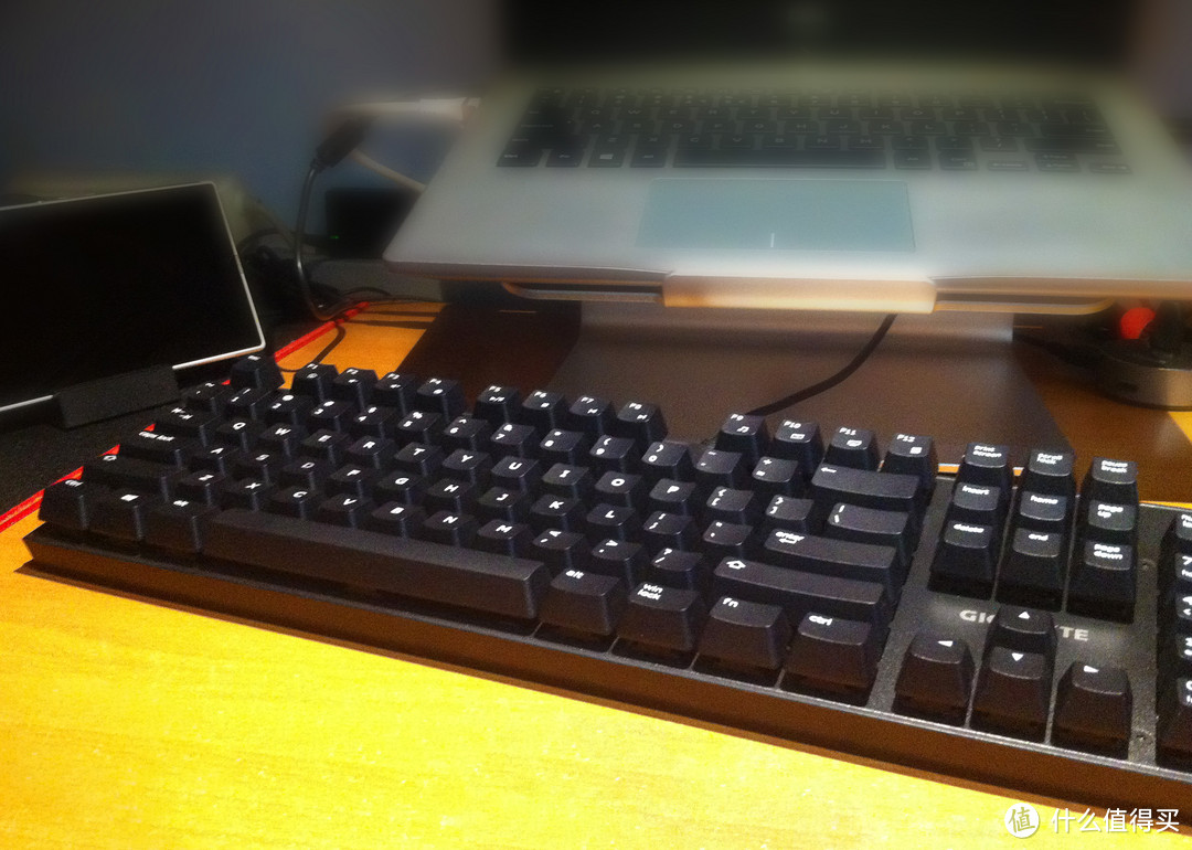 #原创新人#诚意之作：GIGABYTE 技嘉 FORCE K83 原厂红轴机械键盘