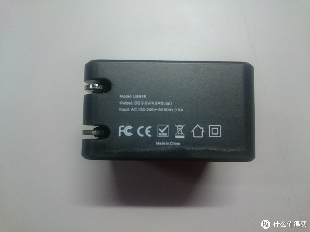 精巧强劲小方块——CHOETECH 迪奥科 双2.4A USB充电器