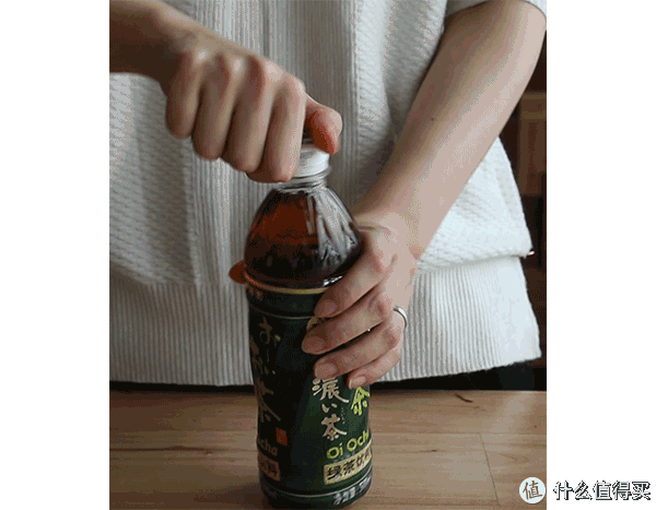 康师傅上手拧的力度还好,但是最后把瓶盖的连接处拧断的那一下,需要