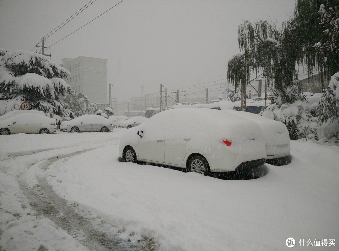 那童年的希望是一台时光机：下雪了，为熊孩子DIY粗糙雪橇车