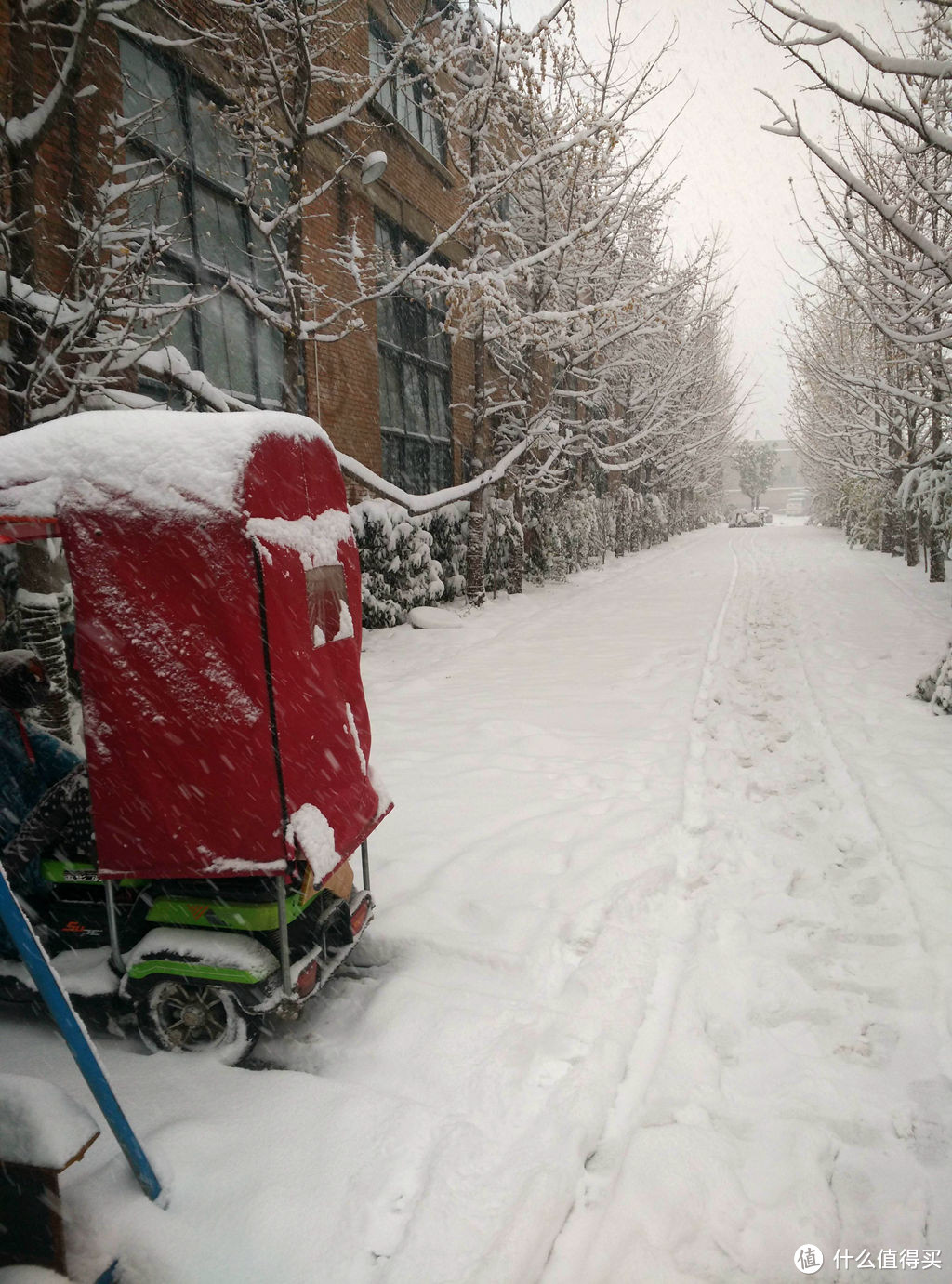 那童年的希望是一台时光机：下雪了，为熊孩子DIY粗糙雪橇车