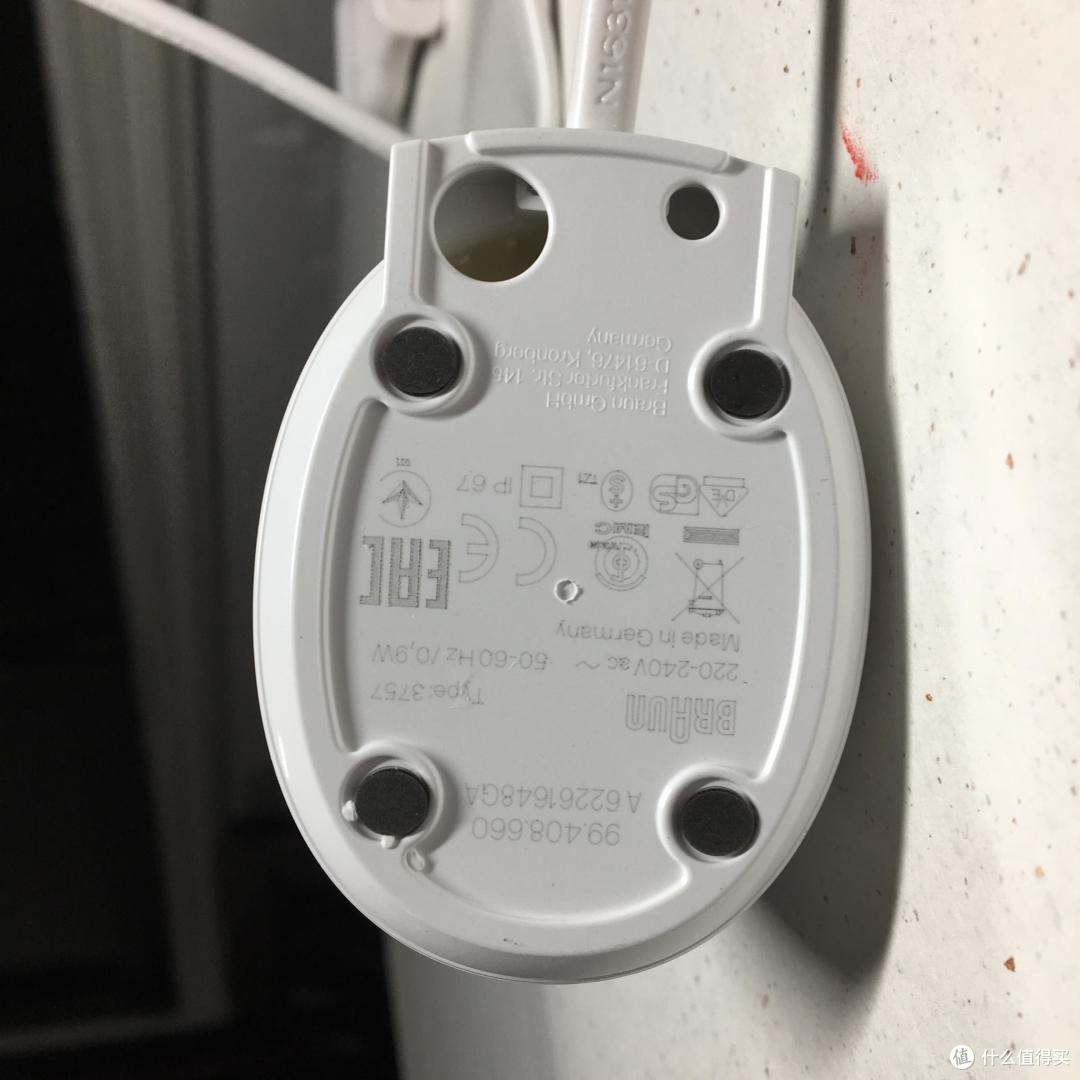 充电器的底部