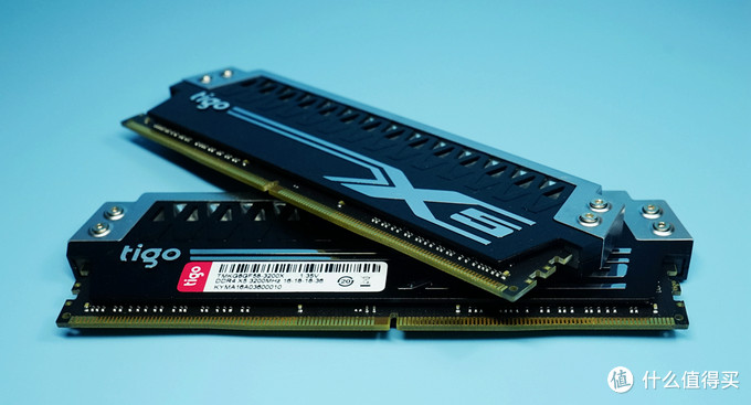 NVIDIA泰坦皮绿色信仰灯的好搭档：tigo 金泰克 天启X5 DDR4 3200内存套装开箱及超频小测