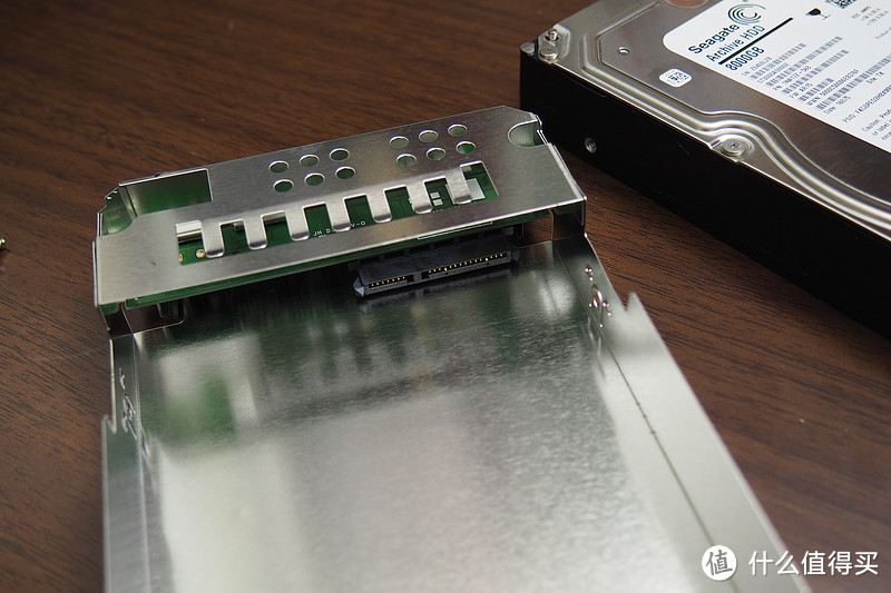 从移动硬盘里面拆出Seagate 希捷 8T 存档硬盘，比单独买裸盘还便宜！