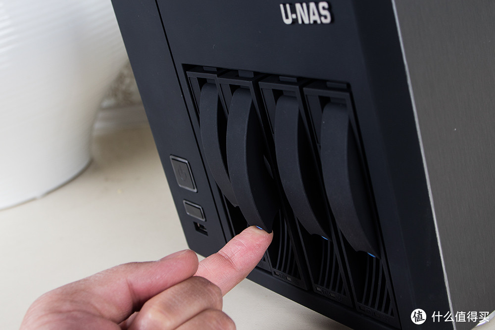 教程：万由 U-NAS 刷黑群6.0实现迅雷远程满速下载