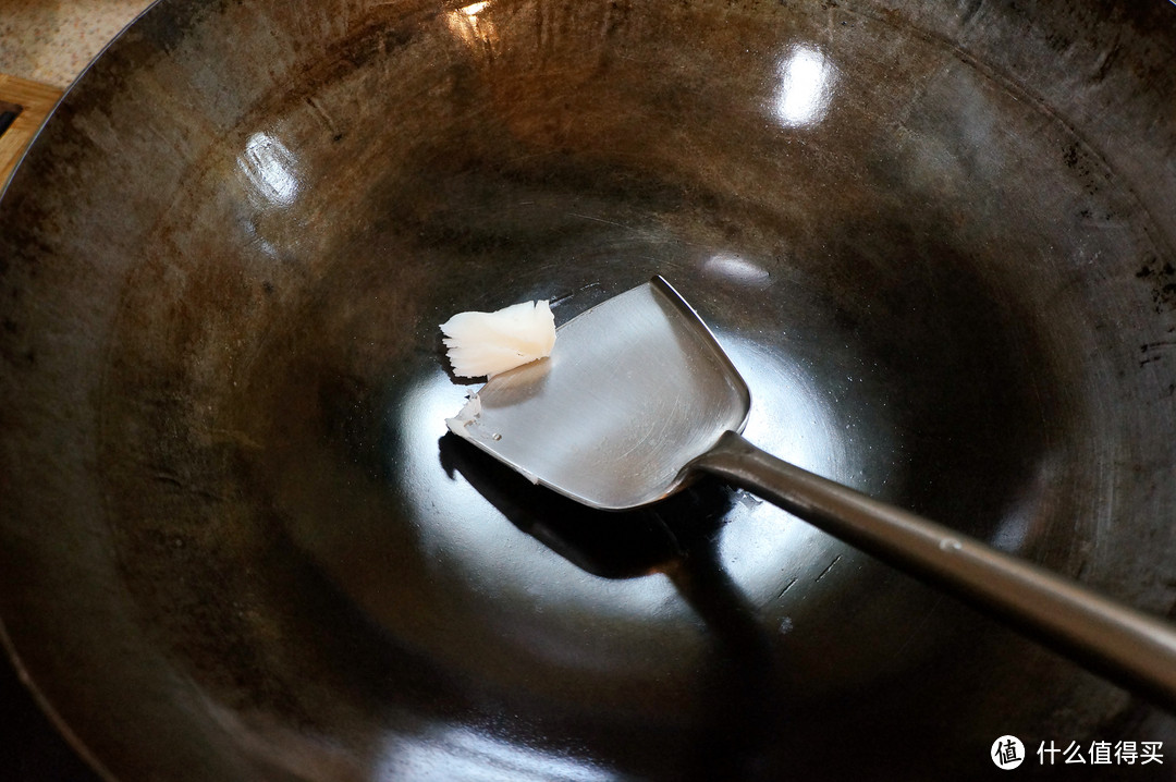 分享下让番茄炒蛋更好吃的一些小窍门，我是这么做西红柿炒鸡蛋的