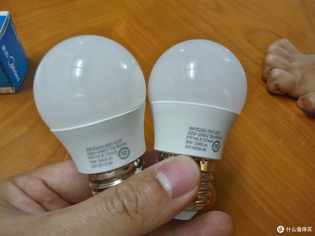 Midea 美的 良心企业的LED灯泡拆解