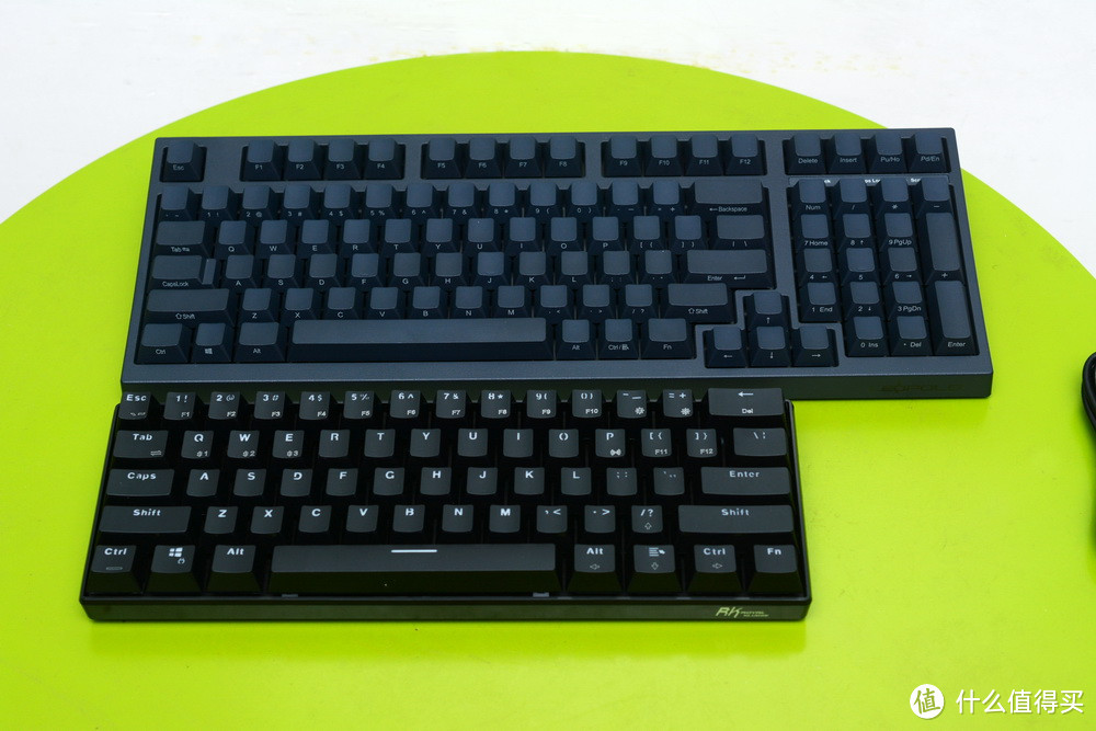 手上键盘再多也能容下它：ROYAL KLUDGE RK61 双模蓝牙 机械键盘 开箱