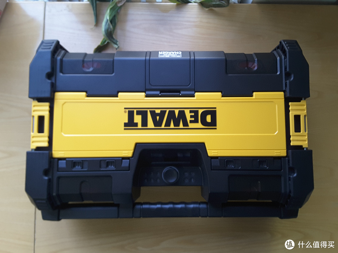 DEWALT 得伟 DWST08810 ToughSystem Music Player with Charger 音乐+充电器 开箱评测