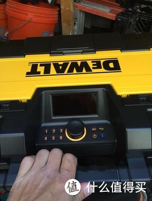 DEWALT 得伟 DWST08810 ToughSystem Music Player with Charger 音乐+充电器 开箱评测