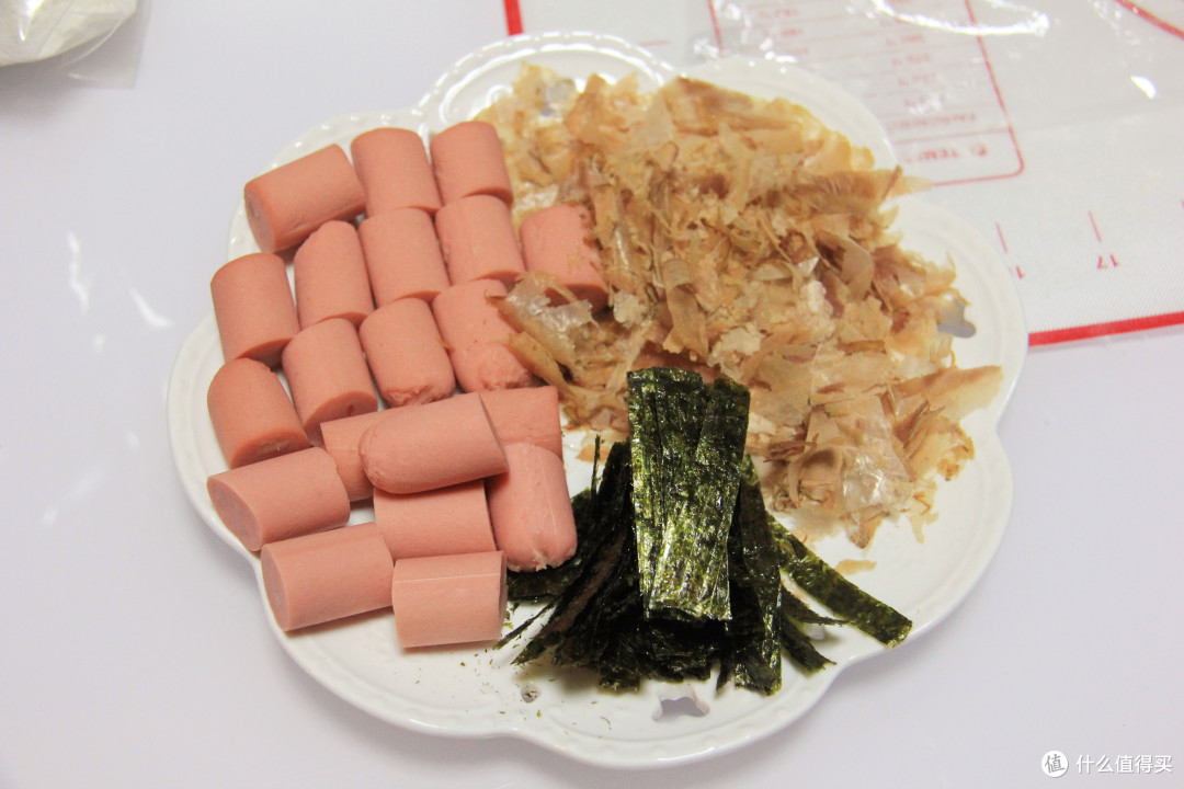 火腿木鱼花小餐包